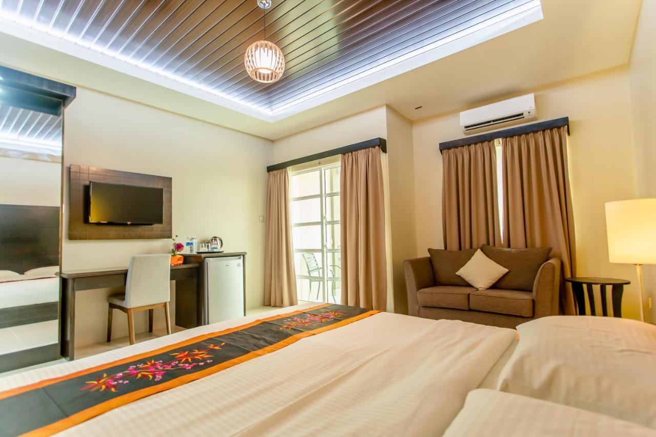 Aneeda Inn Pantai Cenang  Exterior foto